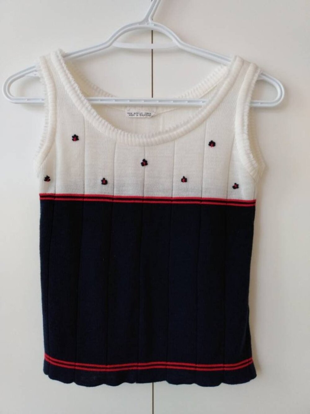 Vintage Sleeveless Vest Top Acrylic Machine Knitted Womens Size Small - Picture 7 of 8
